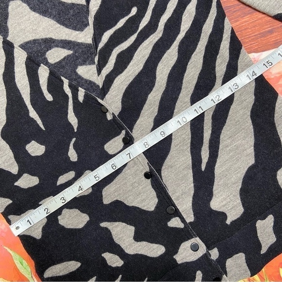 Ann Taylor Merino Wool Animal Print Cardigan Medium - Picture 5 of 8